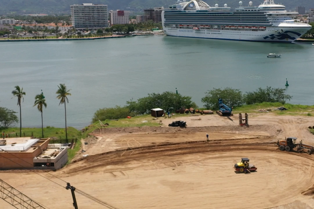 Portrait video julio, Marina Towers, Puerto Vallarta, Jalisco, México