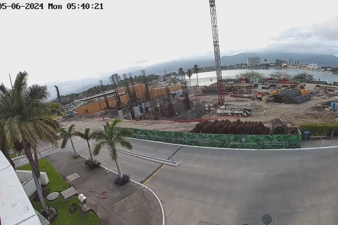 Portrait video mayo, Marina Towers, Puerto Vallarta, Jalisco, México