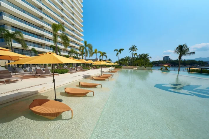 Gallery_pool_23, Marina Towers, Puerto Vallarta, Jalisco, México